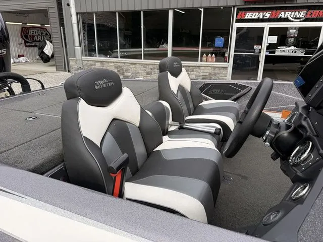 Slide: The Image of Skeeter ZX225 2021 - 7