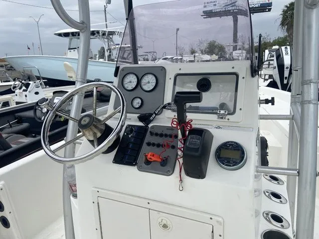 Slide: The Image of NauticStar 2110 2013 - 4