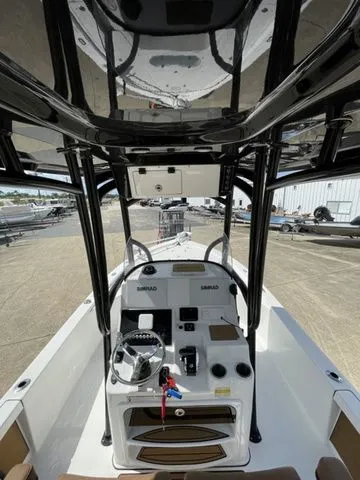 Slide: The Image of Interior view of the 2023 Sea Pro 248 Bay Series boat. - 15