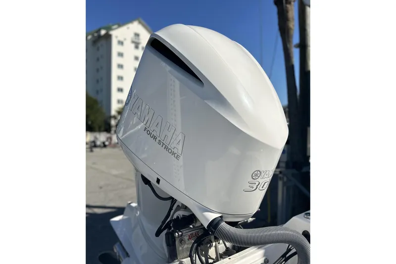 Slide: The Image of Yamaha 300 four-stroke outboard engine on Everglades 243 Center Console, 2020 model. - 4