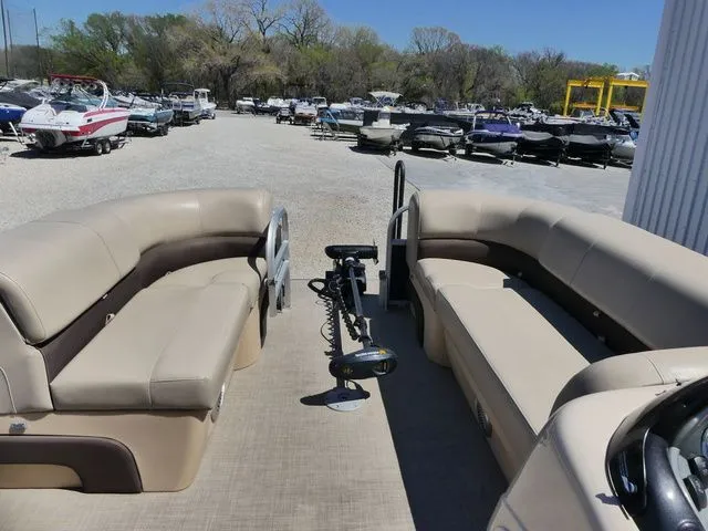 Slide: The Image of Sun Tracker SportFish 22 DLX 2019 - 13