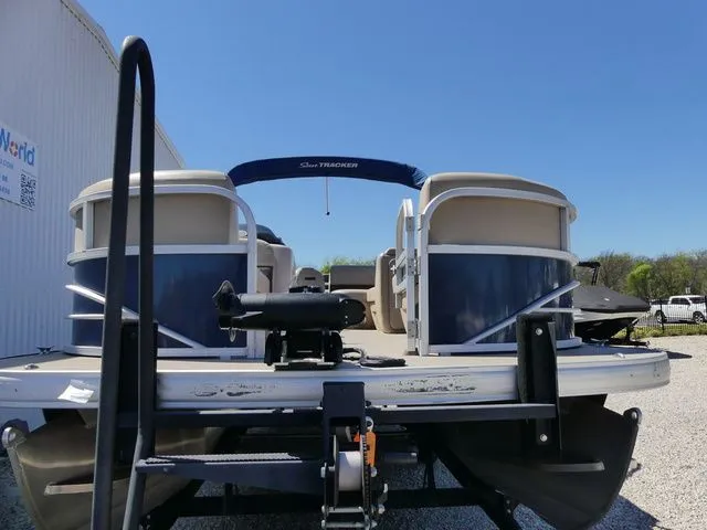 Slide: The Image of Sun Tracker SportFish 22 DLX 2019 - 15