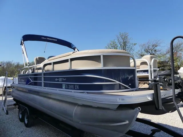 Slide: The Image of Sun Tracker SportFish 22 DLX 2019 - 16