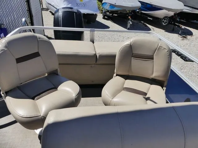 Slide: The Image of Sun Tracker SportFish 22 DLX 2019 - 23