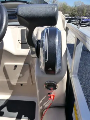 Slide: The Image of Sun Tracker SportFish 22 DLX 2019 - 26