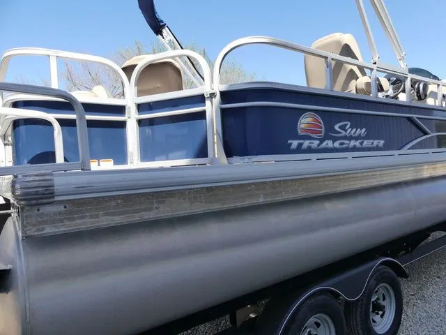 Slide: The Image of Sun Tracker SportFish 22 DLX 2019 - 30