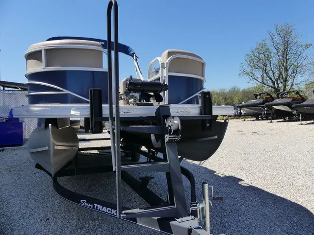 Slide: The Image of Sun Tracker SportFish 22 DLX 2019 - 31