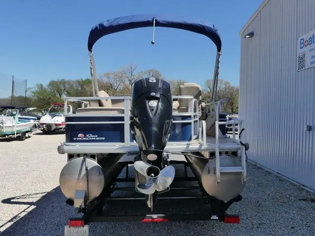 Slide: The Image of Sun Tracker SportFish 22 DLX 2019 - 5