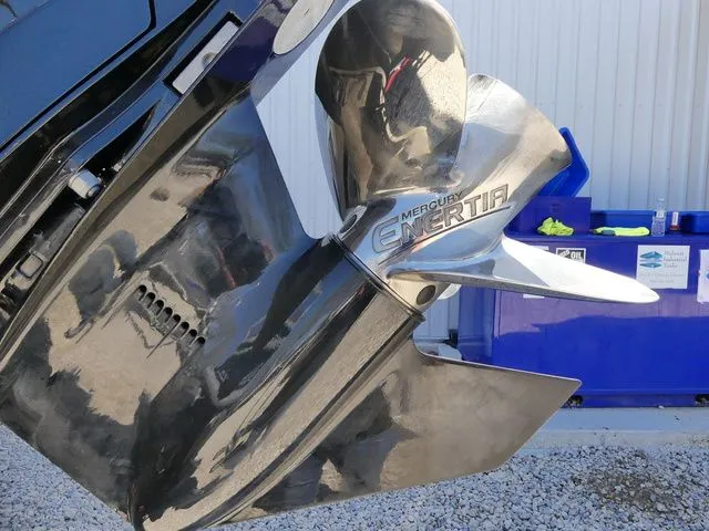 Slide: The Image of Sun Tracker SportFish 22 DLX 2019 - 7