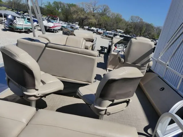 Slide: The Image of Sun Tracker SportFish 22 DLX 2019 - 9