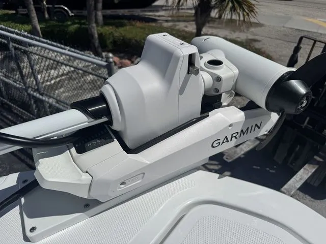 Slide: The Image of Garmin control on Wellcraft Fisherman 243 XB, year 2026. - 27