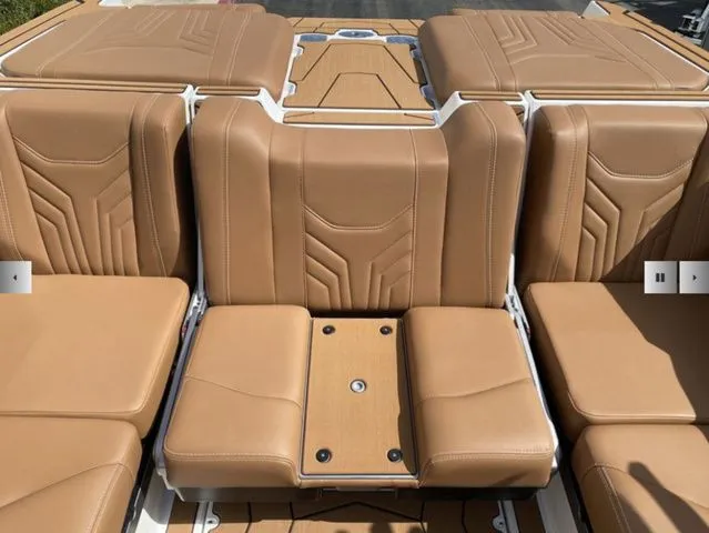 Slide: The Image of Luxurious seating in the 2025 Malibu Wakesetter 25 LSV boat. - 14