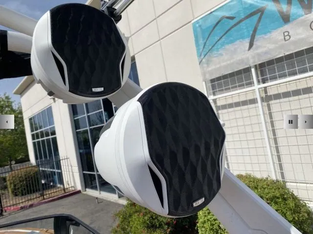 Slide: The Image of Speakers on a 2025 Malibu Wakesetter 25 LSV boat. - 17