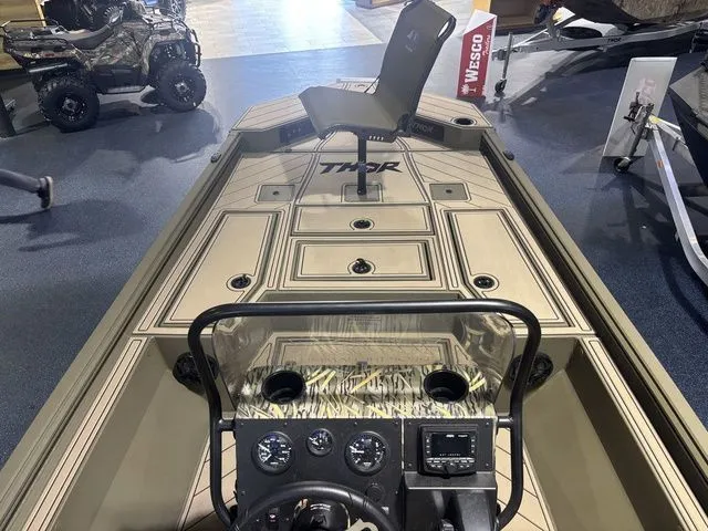Slide: The Image of Thor Boats 1900 Lake Hammer 2026, Center Console Elite, interior view. - 12