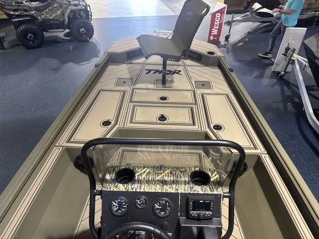 Slide: The Image of 2026 Thor Boats 1900 Lake Hammer, Center Console Elite, interior view. - 9