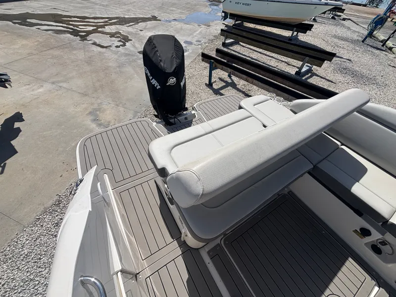 Slide: The Image of Sea Ray 250 SD OB 2022 - 11