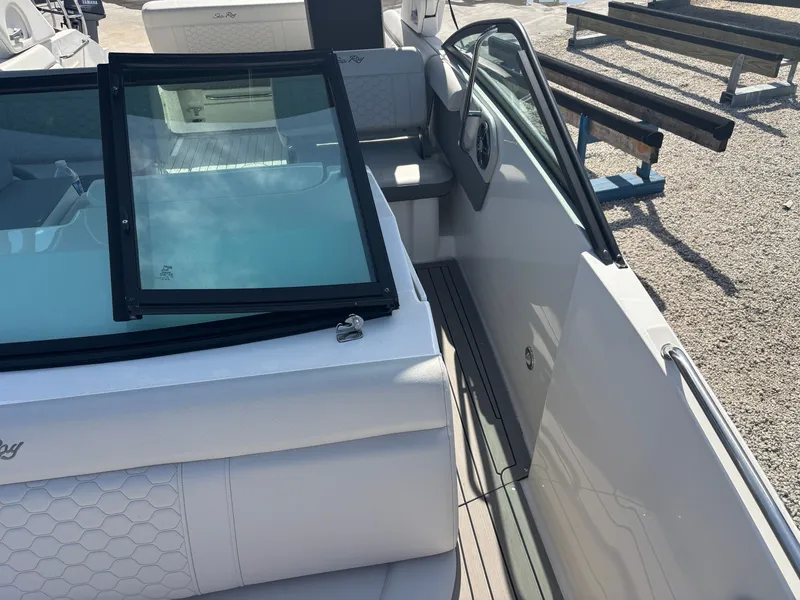 Slide: The Image of Sea Ray 250 SD OB 2022 - 26