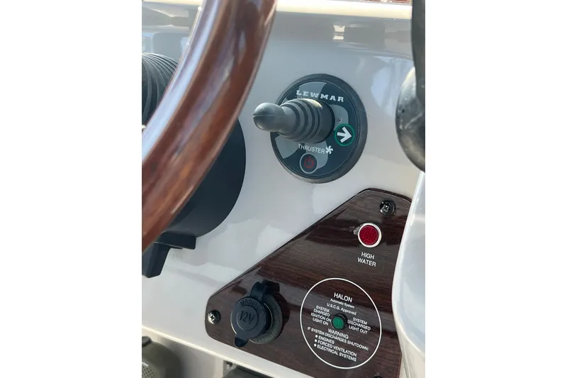Slide: The Image of Control panel of 2007 Chaparral Signature 330 boat with Lewmar thruster. - 16