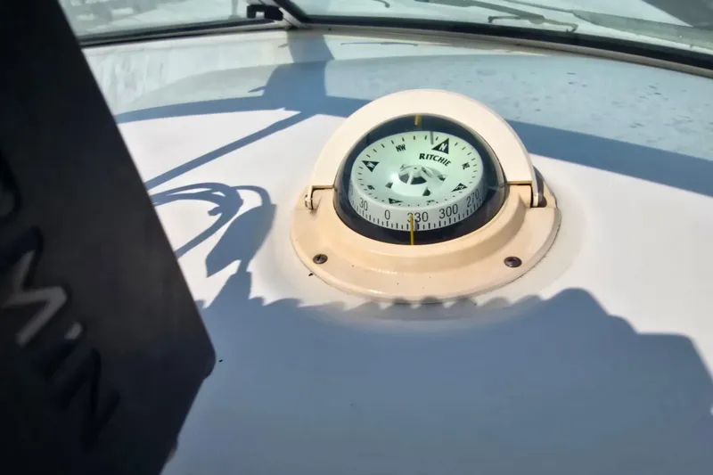 Slide: The Image of Compass on 2001 Sea Ray Sundancer 260 boat dashboard in sunlight. - 14