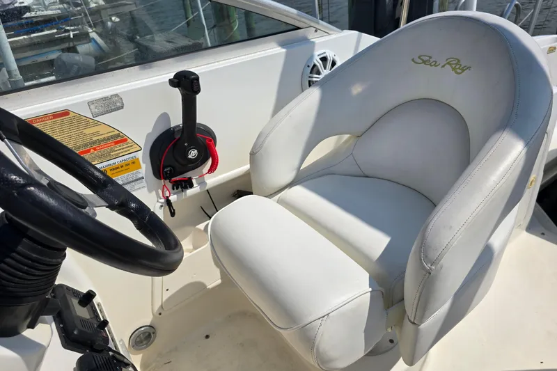Slide: The Image of Captain's seat and controls of a 2001 Sea Ray Sundancer 260 boat. - 15
