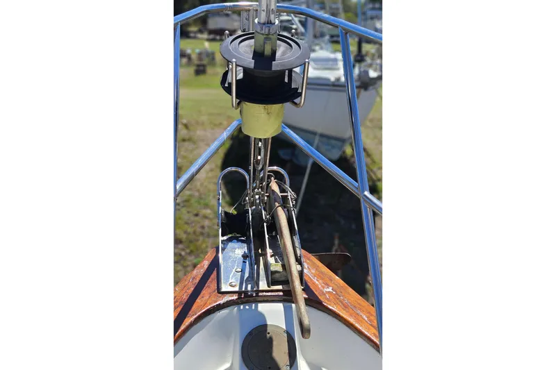 Slide: The Image of Bow view of 1989 Pacific Seacraft 37 sailboat with deck fittings and rigging. - 6