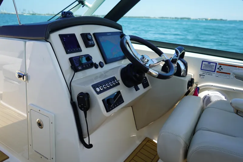 Slide: The Image of 2019 Boston Whaler 270 Vantage helm with modern controls and ocean view. - 14