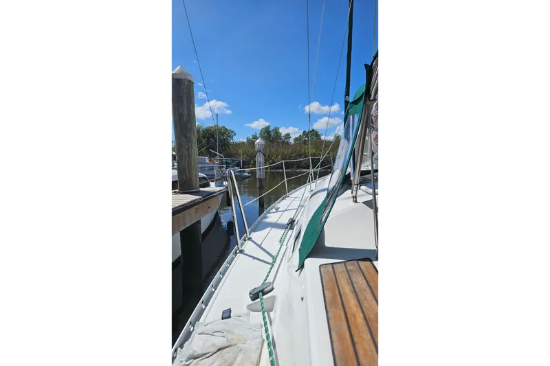 Slide: The Image of Beneteau Oceanis Clipper 361 sailboat docked on a sunny day, 2000 model. - 11