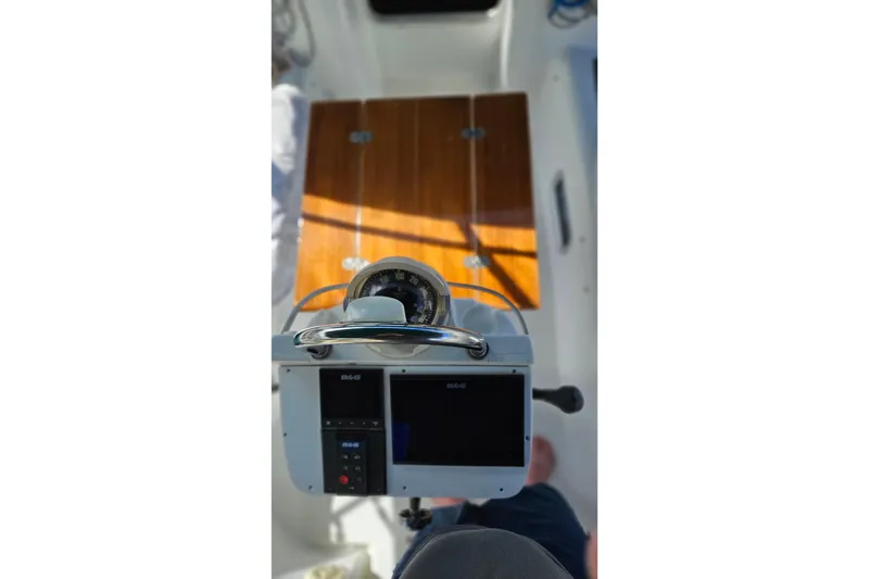 Slide: The Image of B&G navigation system on a 2000 Beneteau Oceanis Clipper 361 sailboat. - 22