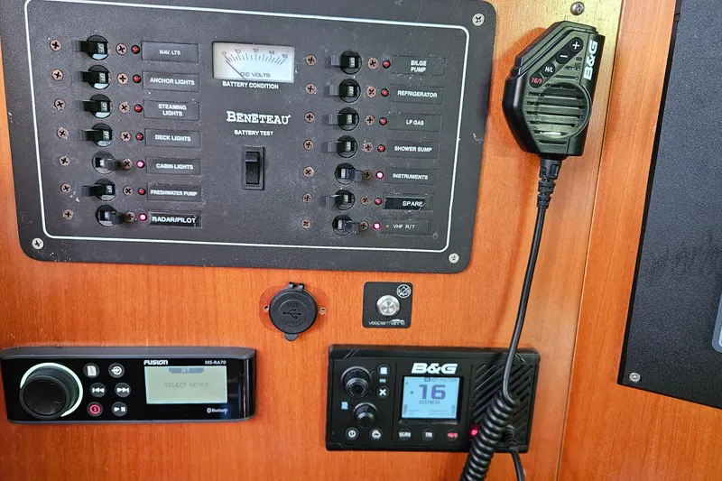 Slide: The Image of Interior of 2000 Beneteau Oceanis Clipper 361 with folded sail and striped pole. - 38