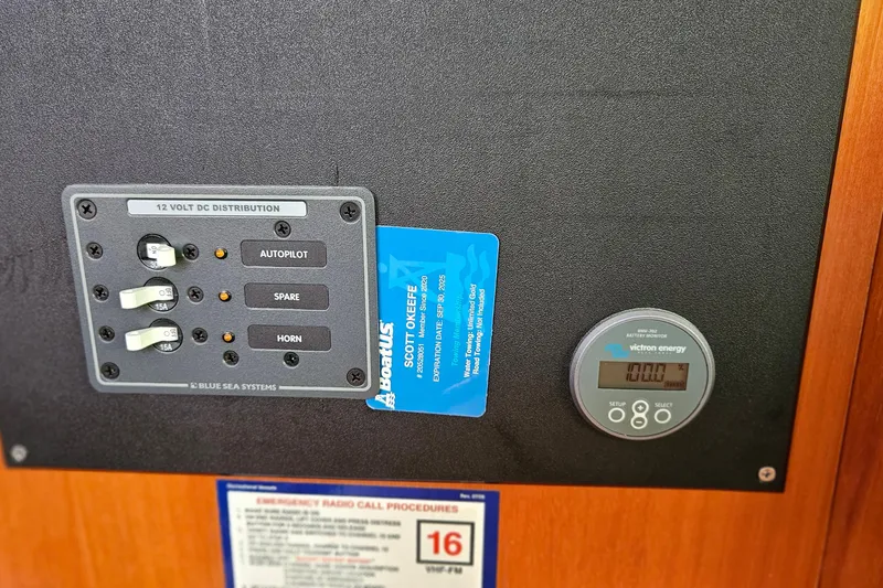 Slide: The Image of Interior of 2000 Beneteau Oceanis Clipper 361 yacht, featuring cozy seating and wooden finishes. - 40