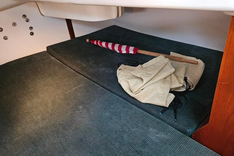 Slide: The Image of Control panel on 2000 Beneteau Oceanis Clipper 361 yacht, featuring SeaWater Pro gauges. - 43