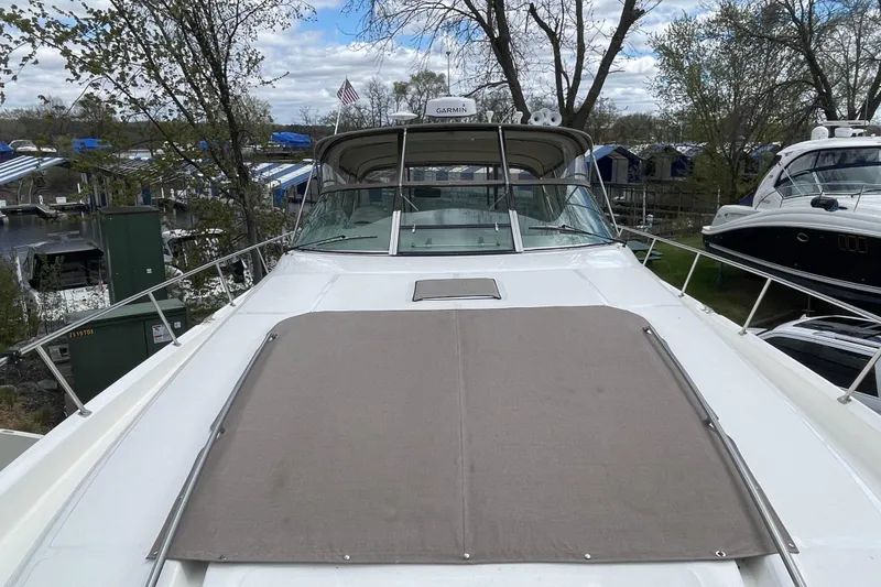 Slide: The Image of 2000 Sea Ray Sundancer 460 yacht docked at marina, view from bow. - 20