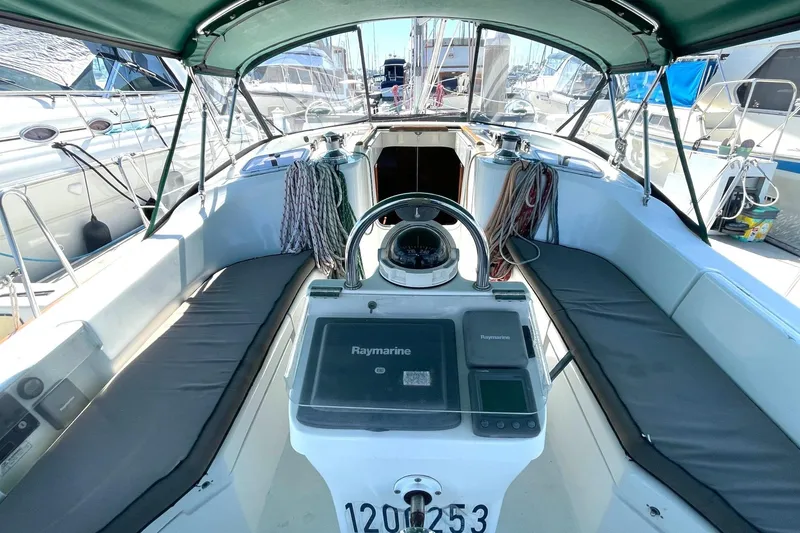 Slide: The Image of Cockpit of 2007 Beneteau 423 sailboat with Raymarine navigation system and seating. - 13