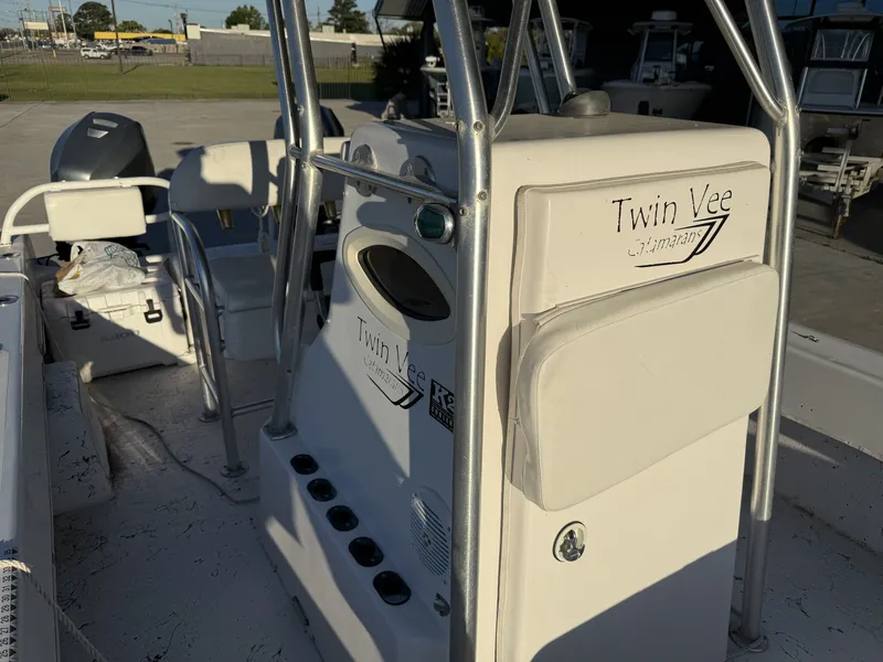 Slide: The Image of Twin Vee 260 2007 - 12