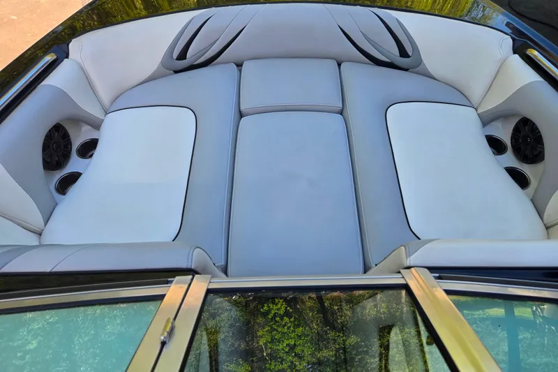 Slide: The Image of 2010 MB SPORTS 21 Tomcat boat interior with white cushioned seating and built-in speakers. - 9