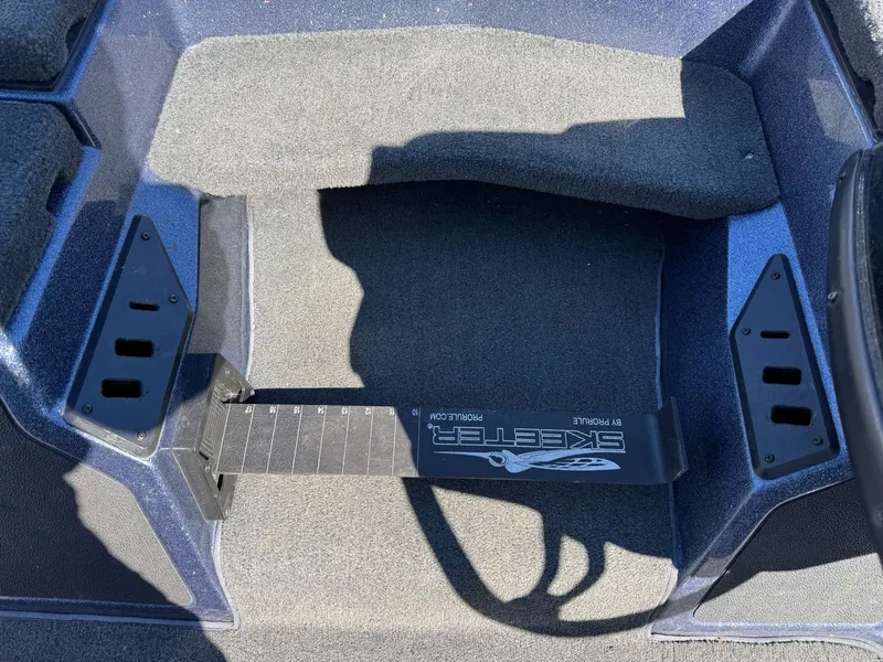 Slide: The Image of Skeeter ZX225 2019 - 21