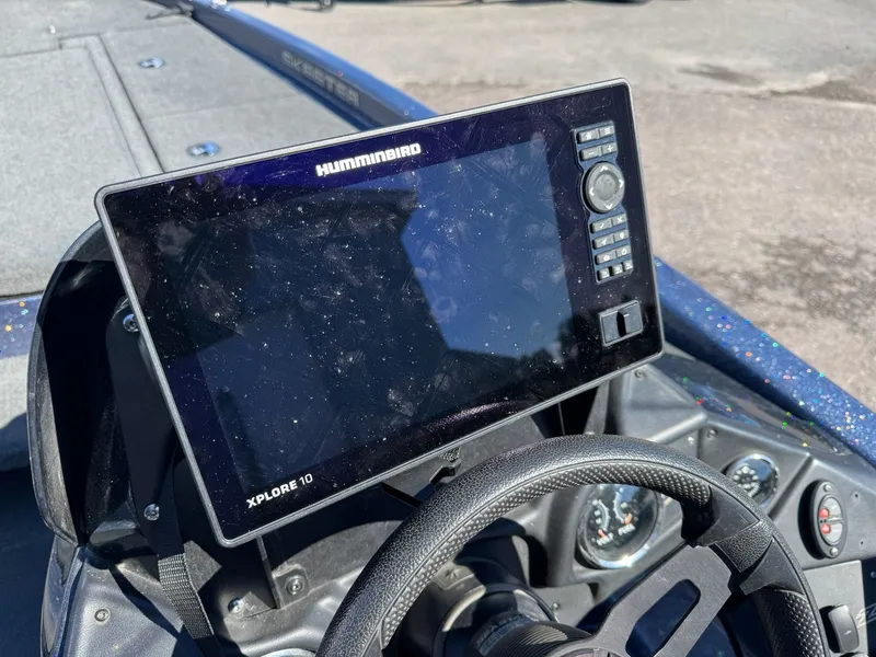Slide: The Image of 2019 Skeeter ZX225 boat with Humminbird Xplore 10 display. - 27