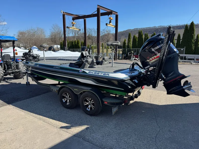 Slide: The Image of 2019 Skeeter ZX225 boat with Yamaha engine on trailer. - 32