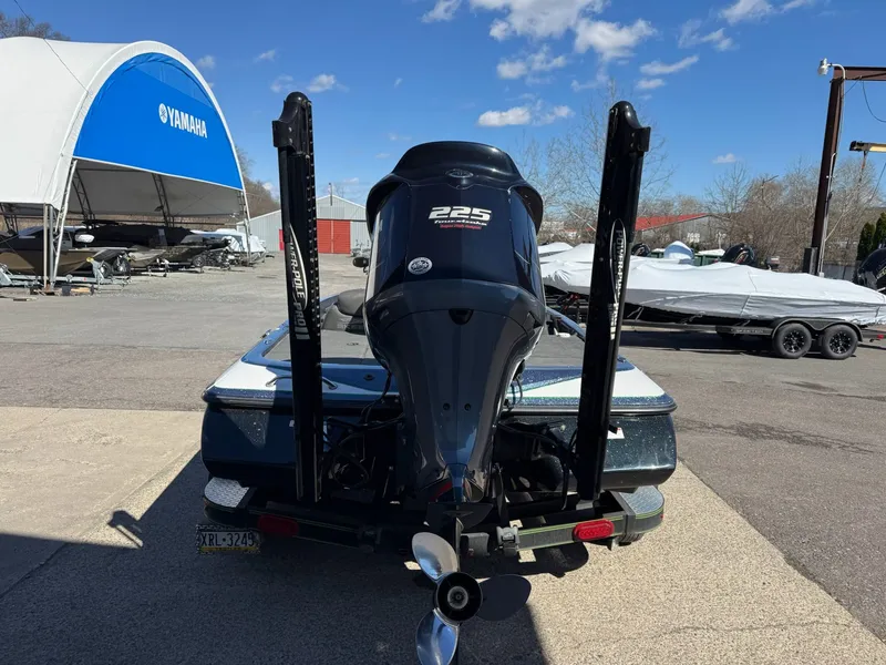 Slide: The Image of Rear view of a 2019 Skeeter ZX225 boat with Yamaha engine. - 6