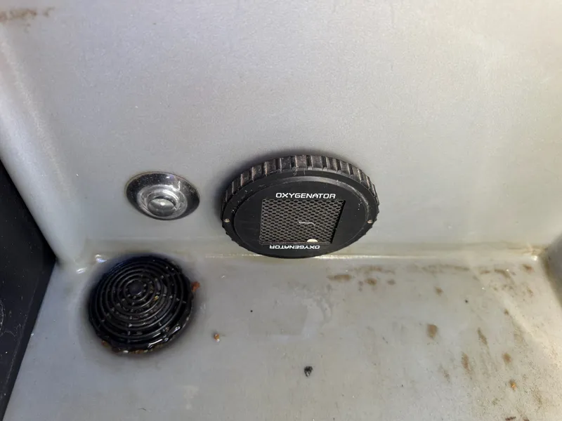 Slide: The Image of Oxygenator in Skeeter ZX225 boat, model year 2019. - 9