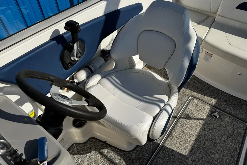 Slide: The Image of Captain's seat and steering wheel of 2015 Chaparral 19 H2O Sport boat. - 15
