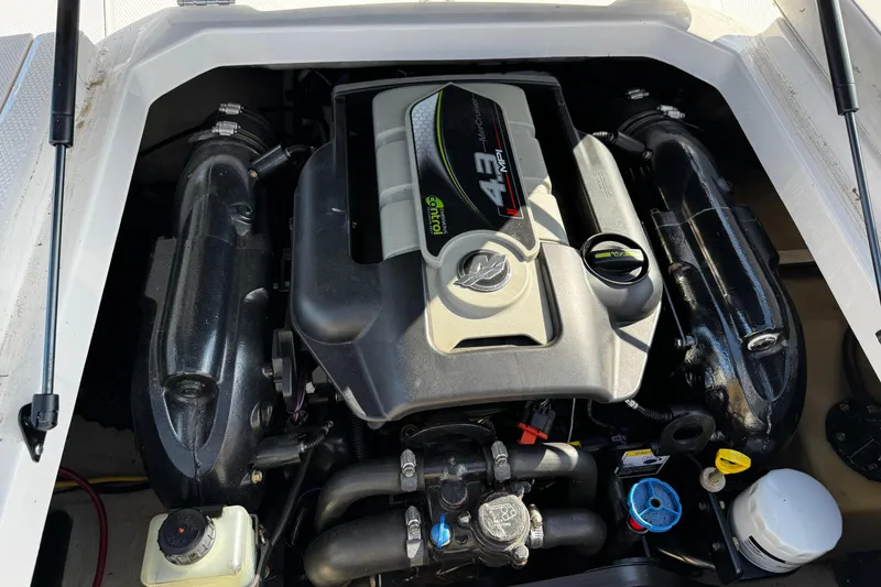 Slide: The Image of Engine compartment of 2015 Chaparral 19 H2O Sport with 4.3 MPI engine. - 33