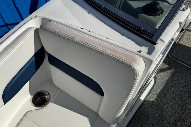 Slide: The Image of Interior of a 2015 Chaparral 19 H2O Sport boat. - 37