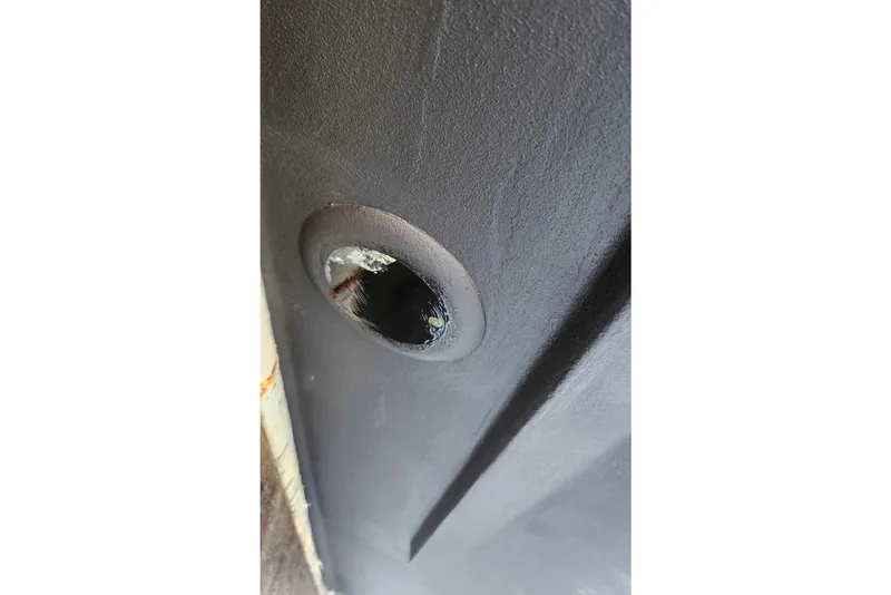 Slide: The Image of Close-up of a 2000 SeaVee 290B boat hull with a circular opening. - 10