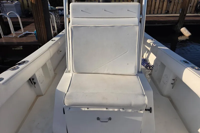 Slide: The Image of 2000 SeaVee 290B boat interior with white seating and storage compartment. - 17