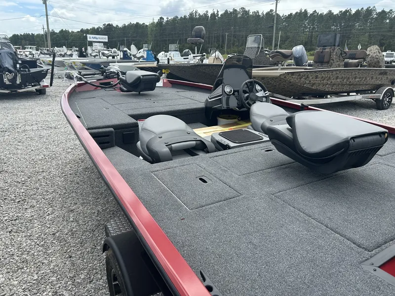 Slide: The Image of Lowe Stinger ST175 2026 - 5