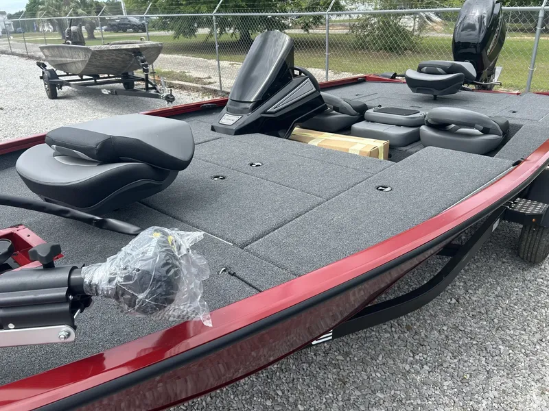 Slide: The Image of Lowe Stinger ST175 2026 - 6