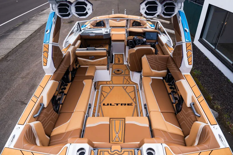 Slide: The Image of Interior of 2026 Tigé Ultré 25ZX with luxurious leather seating. - 15