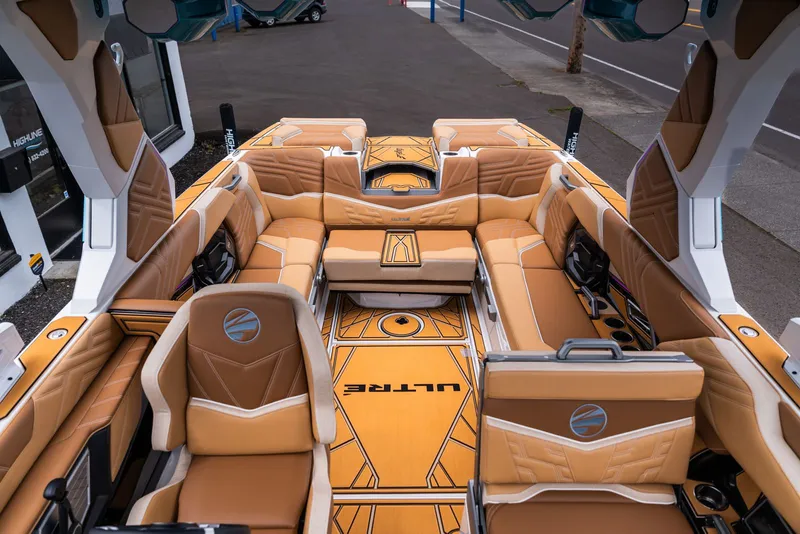 Slide: The Image of Interior of 2026 Tigé Ultré 25ZX with luxurious leather seating. - 18