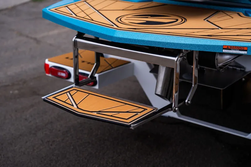 Slide: The Image of 2026 Tigé Ultré 25ZX boat rear with platform. - 29